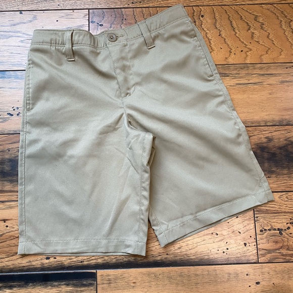 Under Armour Other - Under Armour boys khaki golf shorts size 10